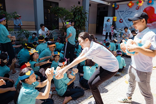 Biểu tượng vé VIP và ưu đãi đặc biệt, tượng trưng cho các khuyến mãi và sự kiện độc quyền của MU88.